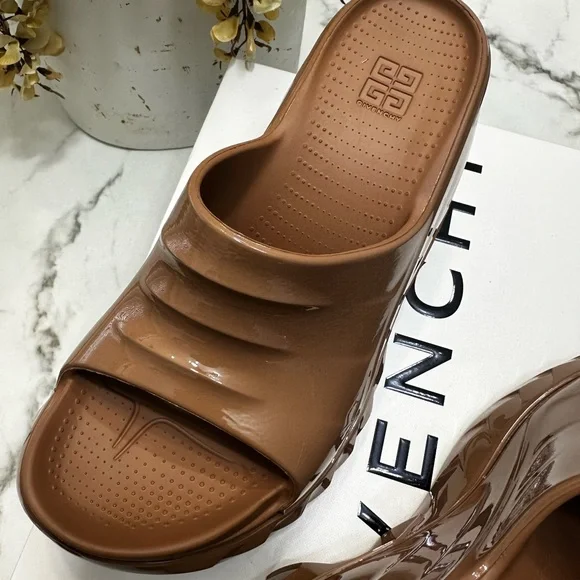 Givenchy Marshmallow wedge sandals Clay  in rubber size 38 - Picture 13 of 17